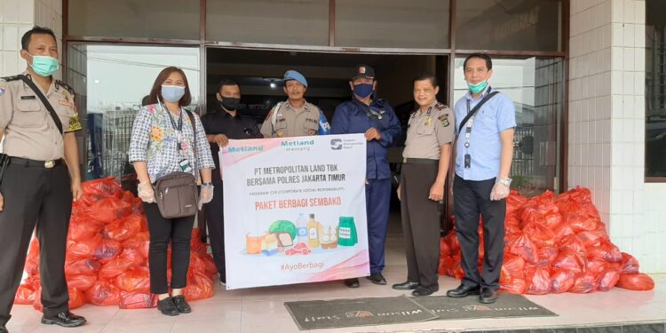 #PeduliCorona, Metland Menteng Salurkan 600 Paket Sembako Bagi Masyarakat Sekitar yang Terdampak Covid-19