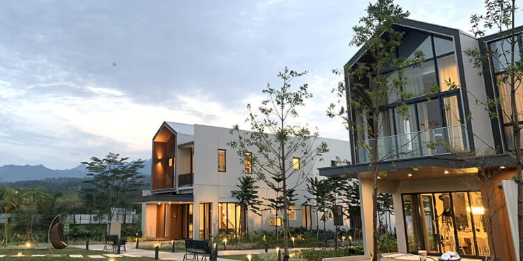 Catat! Gelar VVIP Unit Preview dan Resmikan Kantor Marketing Besok,  The Sanctuary Collection Hadirkan Test Drive Mobil Listrik Tesla