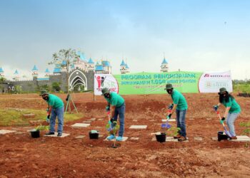 Peduli Penghijauan, Modernland Realty Tanam 1.000 Bibit Pohon di Kawasan Modernland Cilejit