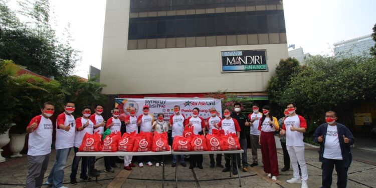 Pelaku Usaha Properti Bagikan 6.870 paket sembako dan 2.200 paket untuk Anak-anak di NTT