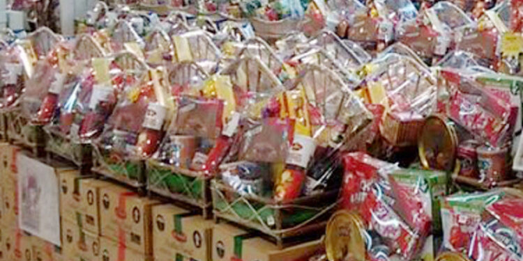 Peduli Sesama, Alfa Mart dan Komunitas Properti Tebar Bingkisan Lebaran