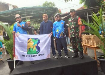 Warga Griya Pipit Gelar Pawai Karnaval sambut HUT Ke-24