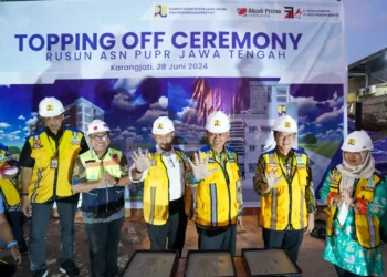 Dirjen Perumahan Lakukan Topping Off Rusun ASN PUPR di Jateng