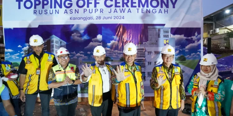 Dirjen Perumahan Lakukan Topping Off Rusun ASN PUPR di Jateng