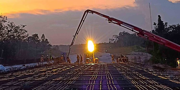 SIG Pasok Beton Siap Pakai Untuk Pembangunan Jalan Tol Bayung Lencir – Tempino