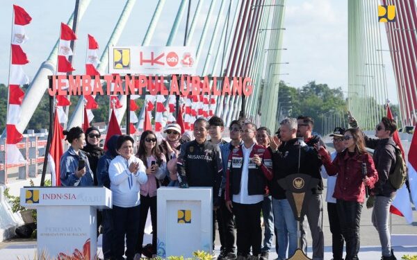 Presiden Resmikan Jembatan Pulau Balang untuk Dukung Konektivitas IKN