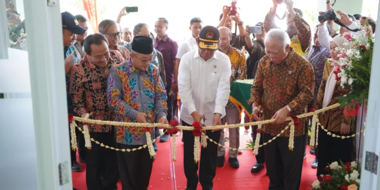 Menko PMK dan Menteri PUPR Resmikan Rusun Mahasiswa UMJ