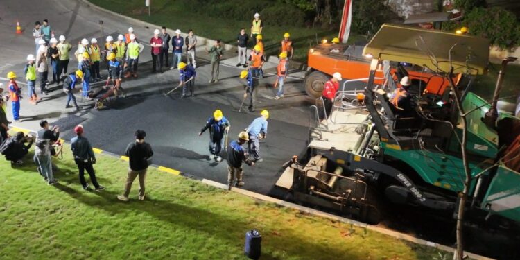 Kota Deltamas dan Pemkab Bekasi Terapkan Aspal dari Limbah Plastik