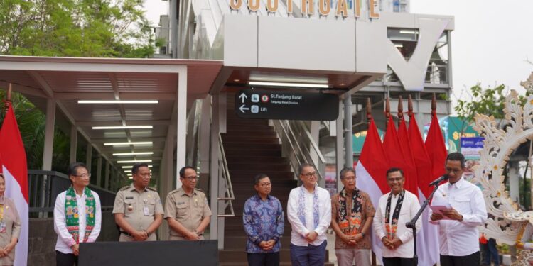 Permudah Akses Menuju Stasiun, SML Resmikan JPO di Southgate
