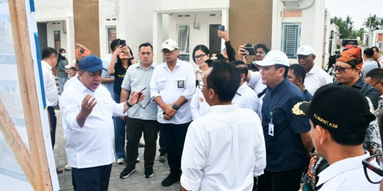 Kunker ke Sumbawa, Fahri Hamzah Sosialisasikan Program 3 Juta Rumah di Kampung Halaman